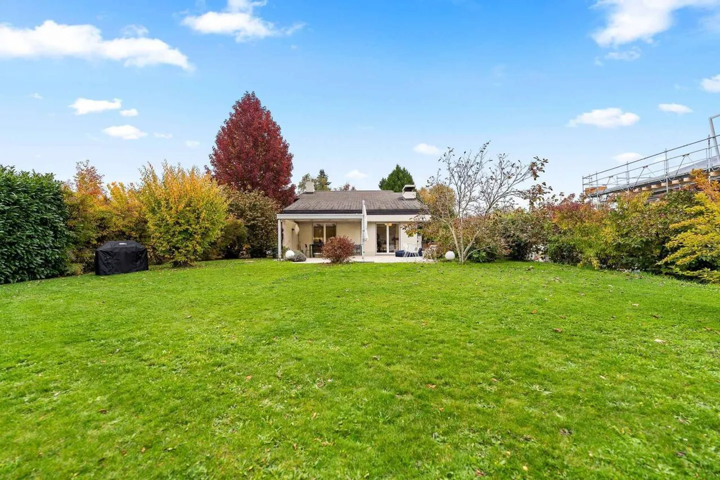 Charming individual bungalow with 5.5 rooms on a 1106 m² plot - Photo 12 of 12