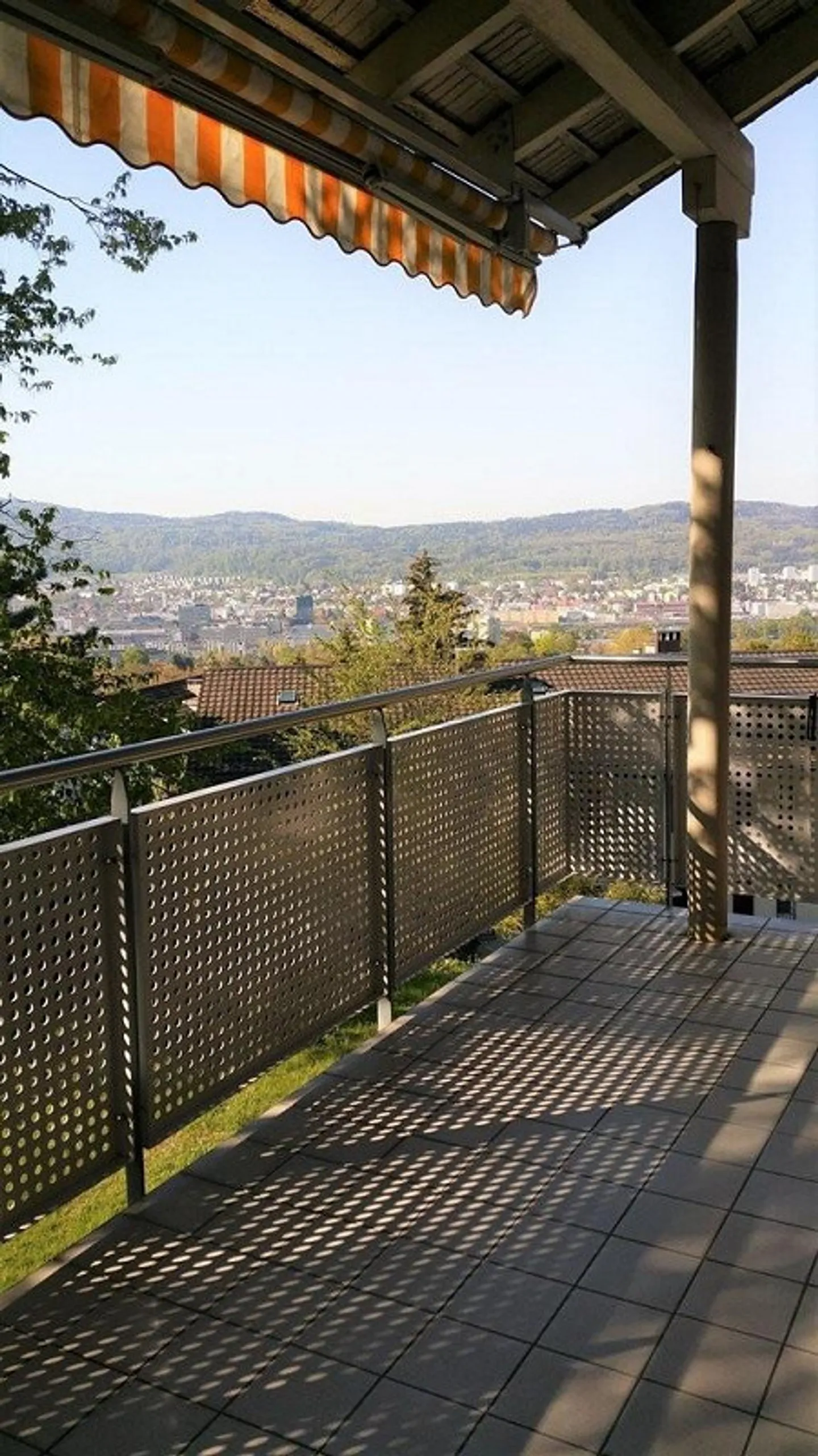 Sunny 3.5 Room Apartment in Höngg - Photo 2 of 6
