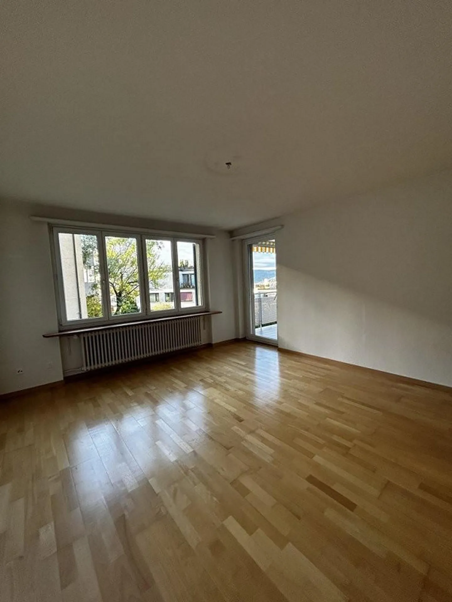 Sunny 3.5 Room Apartment in Höngg - Photo 3 of 6