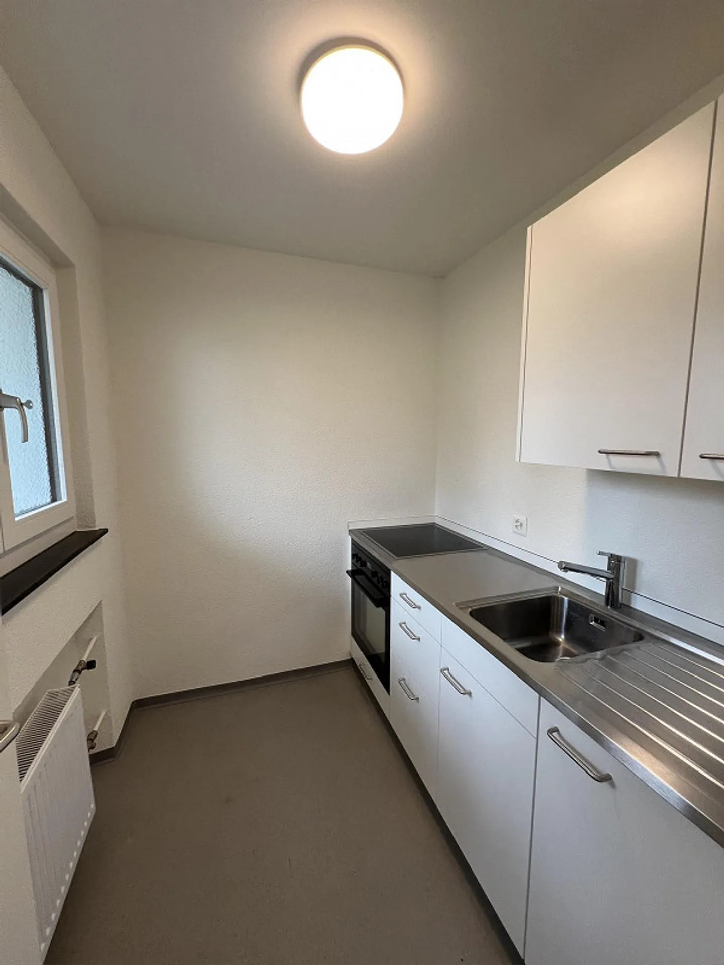 Beautifully renovated apartment - right by Kloten train station - Photo 5 of 5