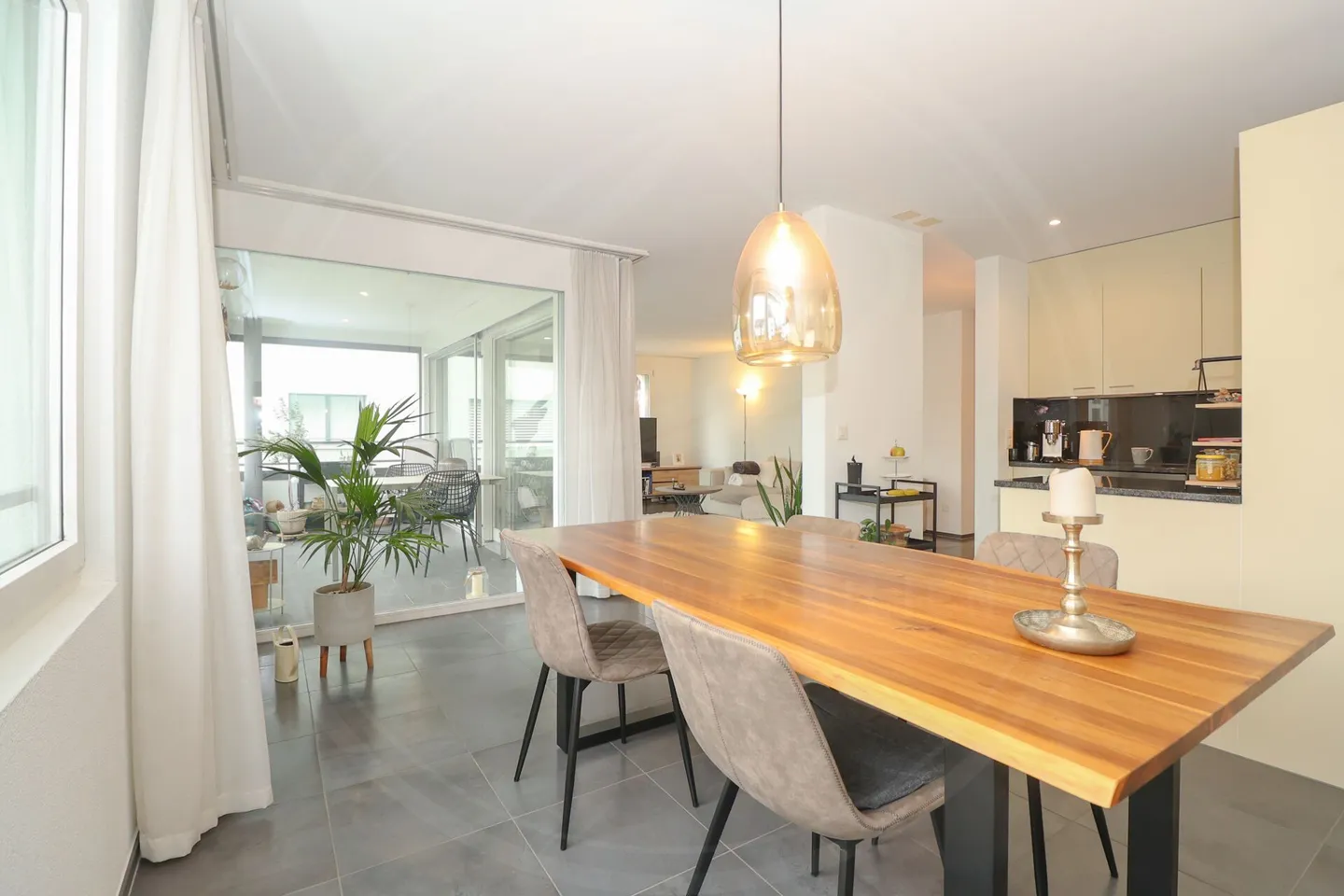 RÉSERVÉ - Appartement 3½ pièces élégant avec un agencement généreux à Seengen - Photo 3 sur 14