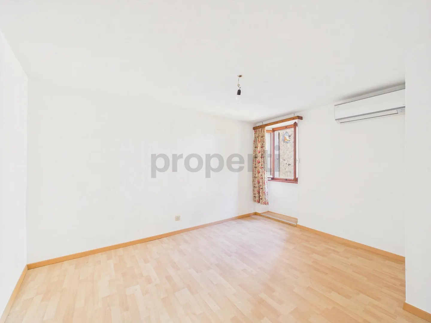 Geräumiges 7,5-Zimmer-Doppelhaus, teilweise renoviert, Al... - Foto 11 von 14
