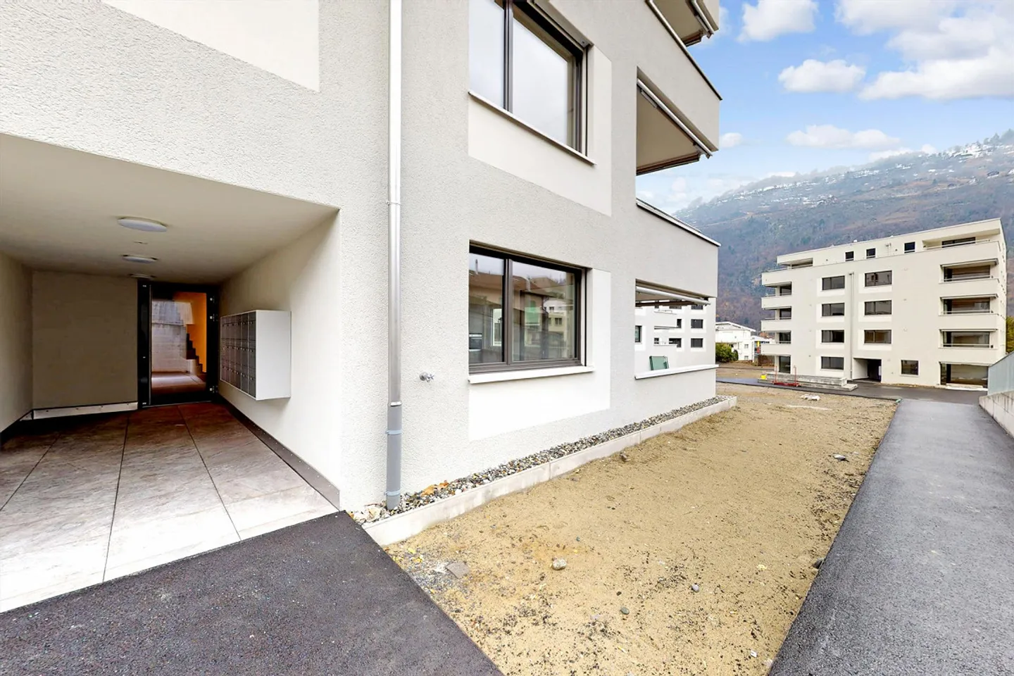 Espace de stockage recherché - Photo 2 sur 2