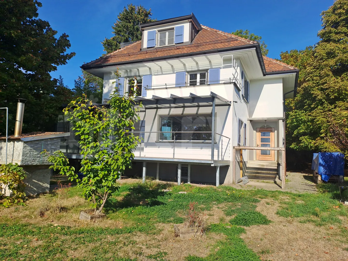 Individual house with large garden - Photo 1 of 12