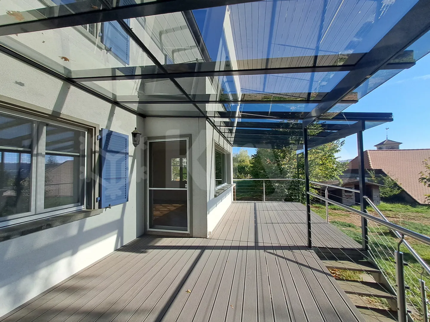 Individual house with large garden - Photo 5 of 12