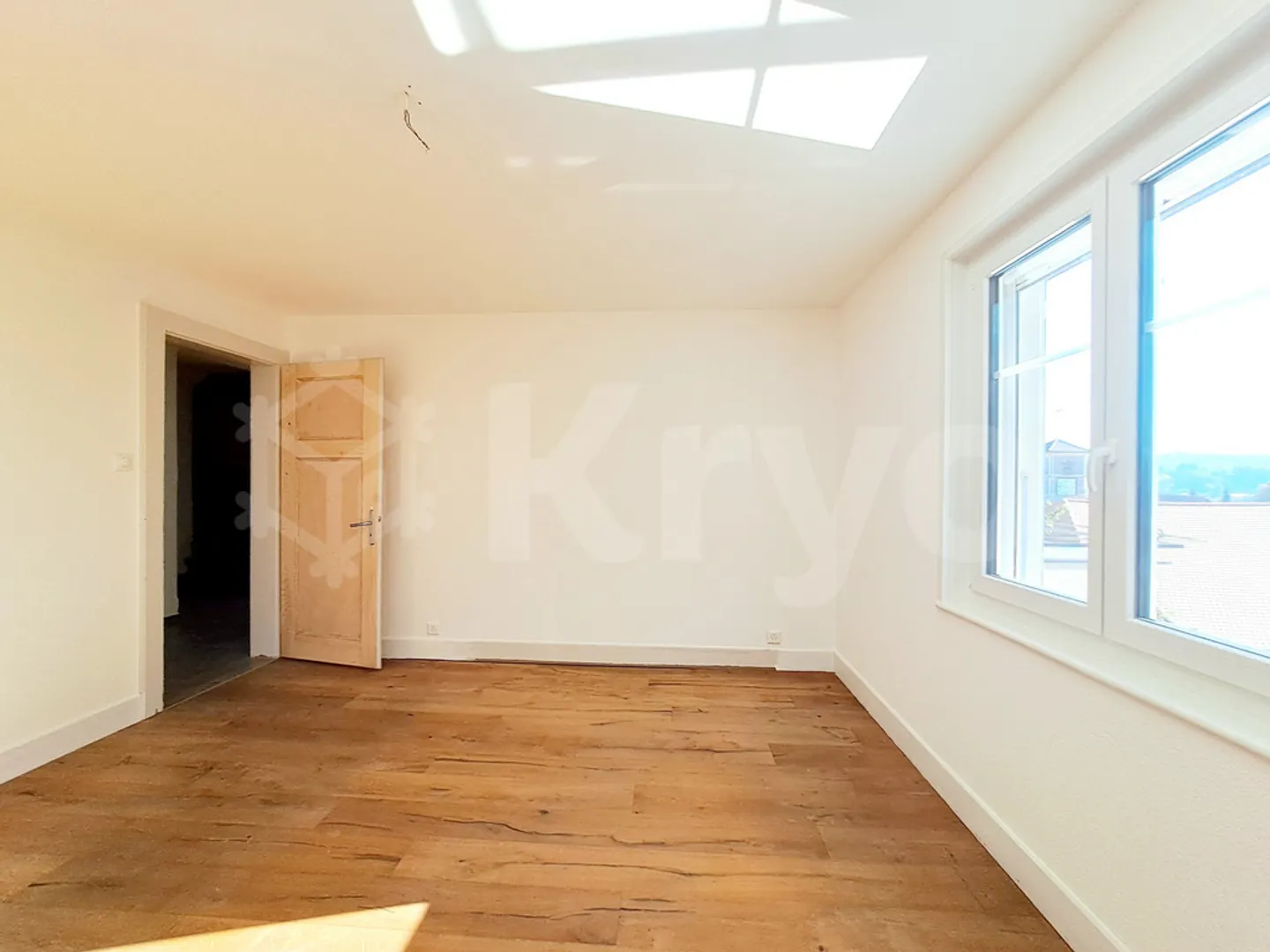 Individual house with large garden - Photo 6 of 12