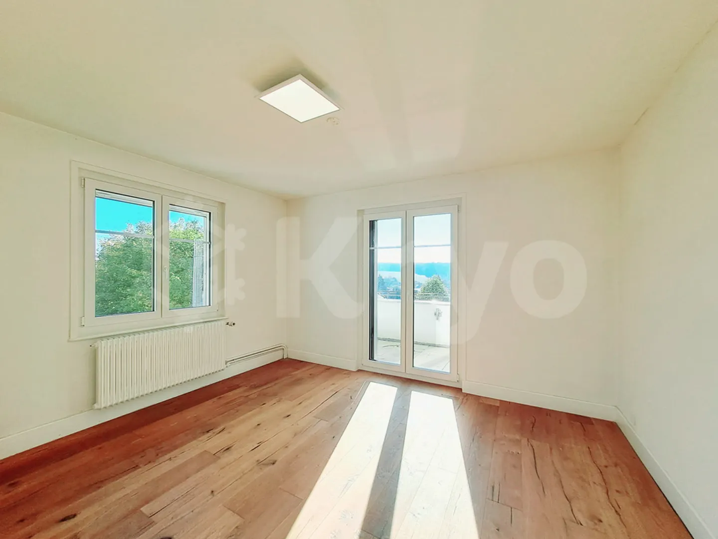 Individual house with large garden - Photo 7 of 12