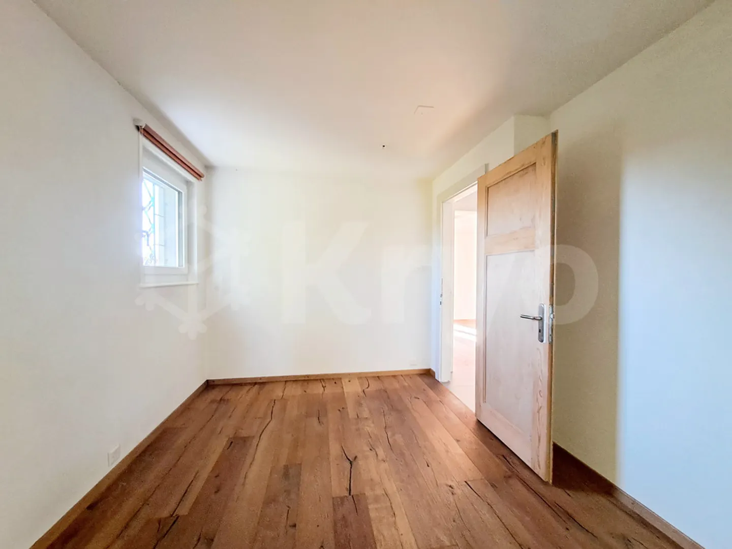 Individual house with large garden - Photo 8 of 12