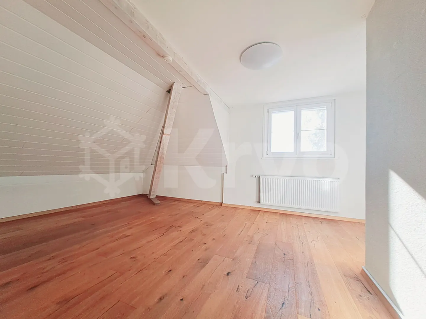 Individual house with large garden - Photo 11 of 12