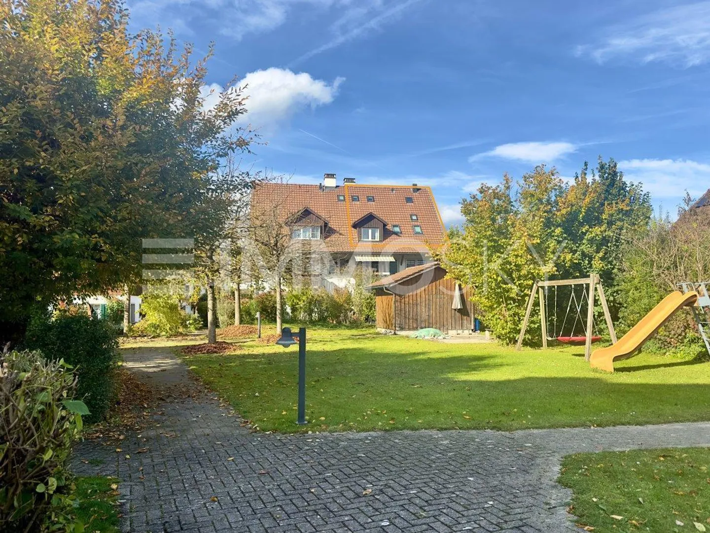 Grosszügig Wohnen auf zwei Etagen mit Blick ins Grüne - Foto 1 von 5