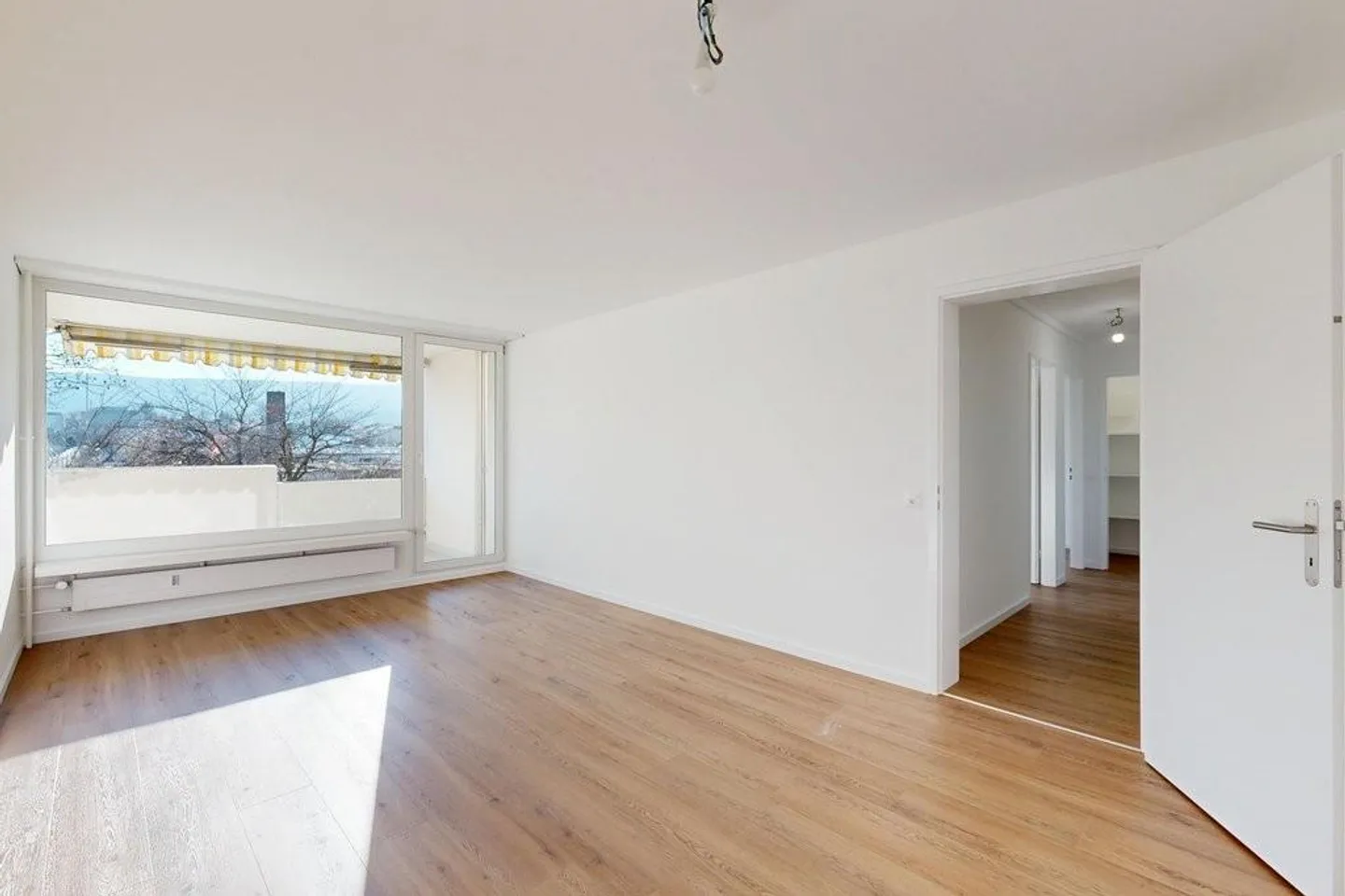 Appartamento attraente con balcone, ascensore e lavatrice-asciugatrice privata - Foto 2 di 12