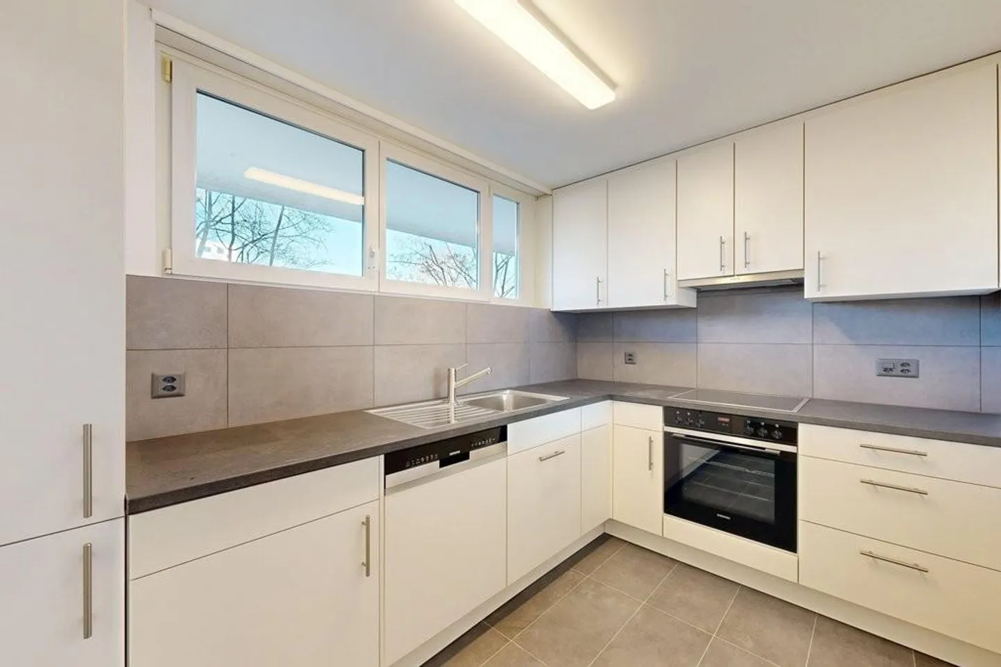 Appartamento attraente con balcone, ascensore e lavatrice-asciugatrice privata - Foto 6 di 12