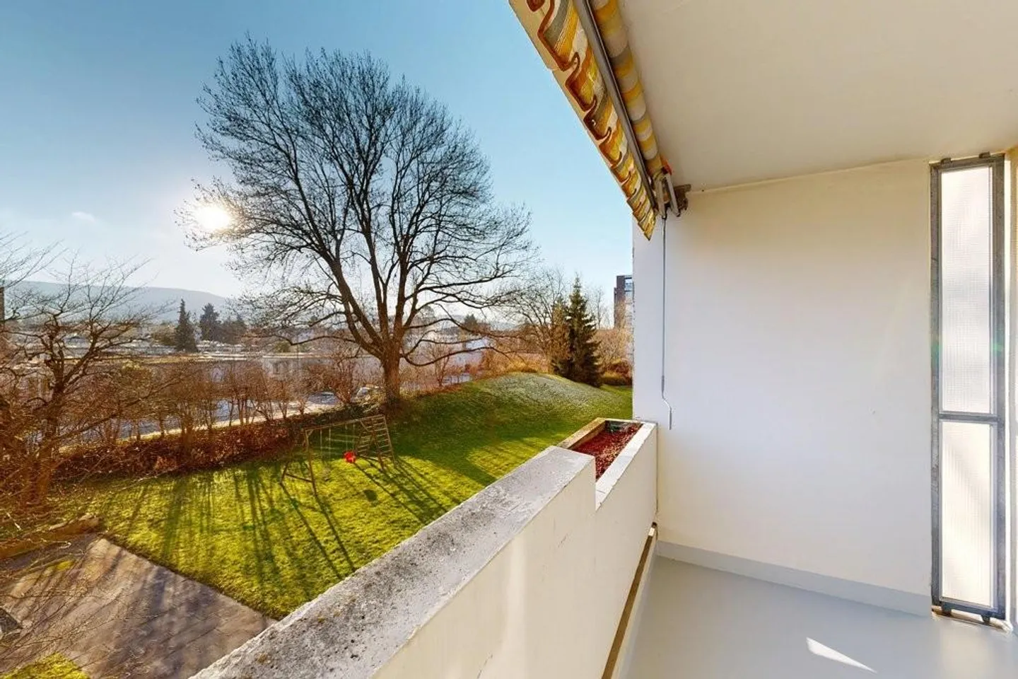 Appartamento attraente con balcone, ascensore e lavatrice-asciugatrice privata - Foto 3 di 12