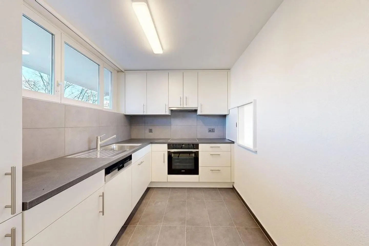 Appartamento attraente con balcone, ascensore e lavatrice-asciugatrice privata - Foto 4 di 12