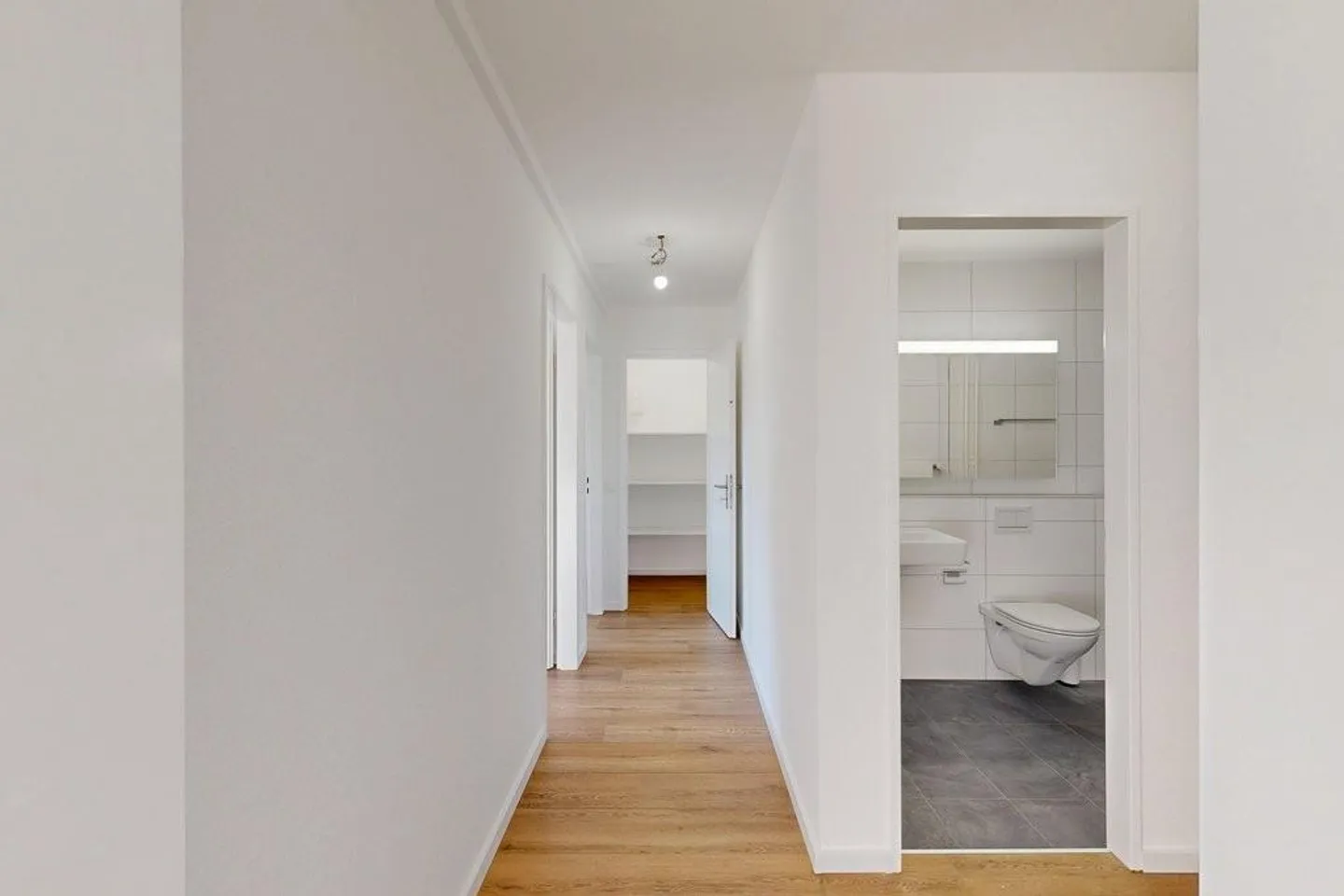 Appartamento attraente con balcone, ascensore e lavatrice-asciugatrice privata - Foto 9 di 12