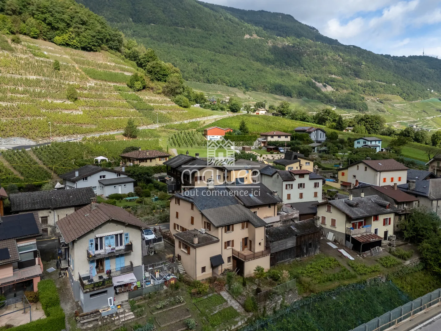 Charmante 4,5 Zimmer mit Terrassen und Nebengebäuden in Martigny-Combe! - Foto 5 von 13