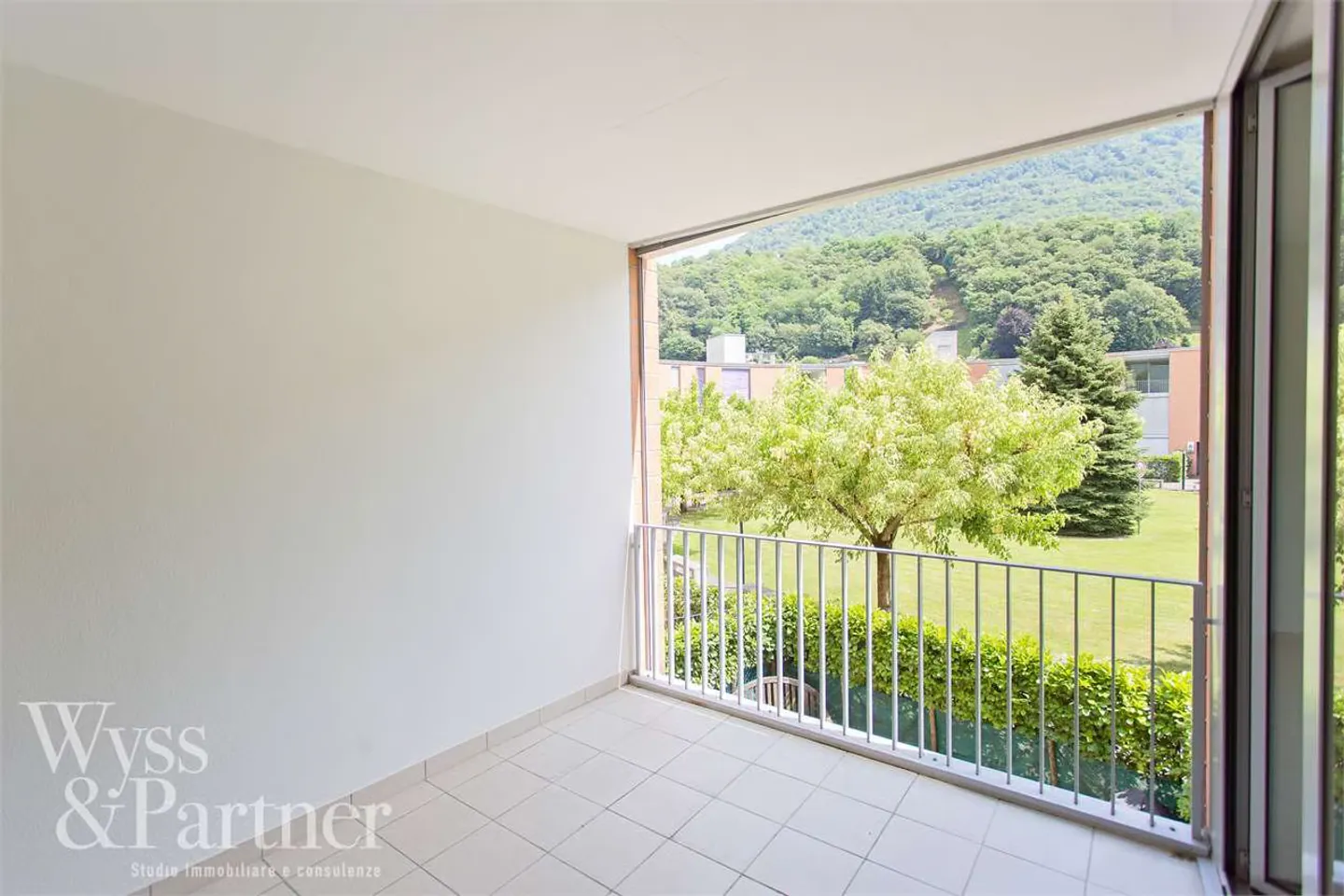 Camorino - Comfortable apartment - Photo 2 of 9