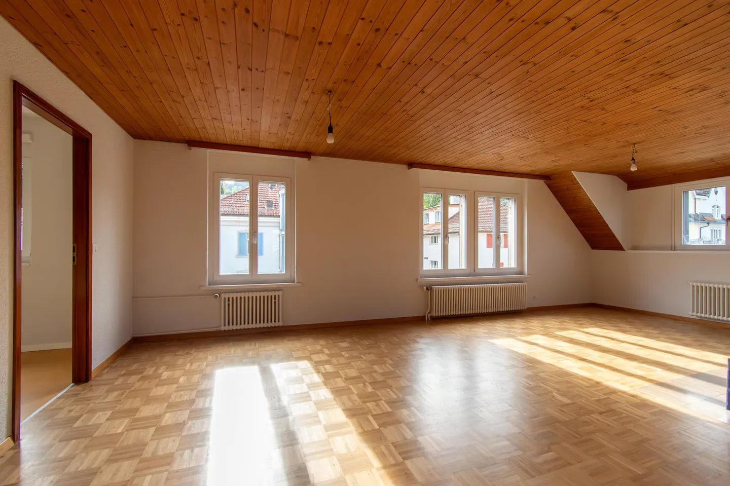 Charming 4.5-room apartment in a quiet, central location, near the cantonal hospital - Photo 1 of 13