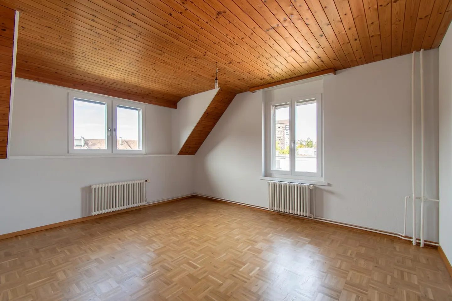 Charming 4.5-room apartment in a quiet, central location, near the cantonal hospital - Photo 7 of 13
