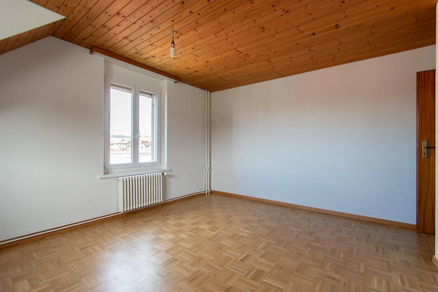 Charming 4.5-room apartment in a quiet, central location, near the cantonal hospital - Photo 8 of 13