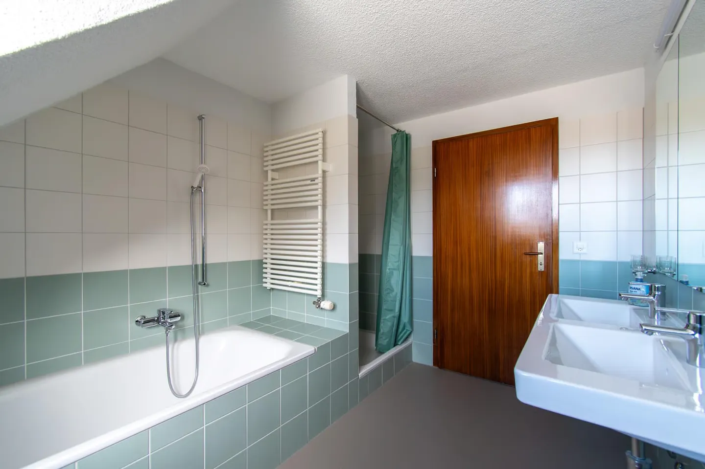 Charming 4.5-room apartment in a quiet, central location, near the cantonal hospital - Photo 9 of 13