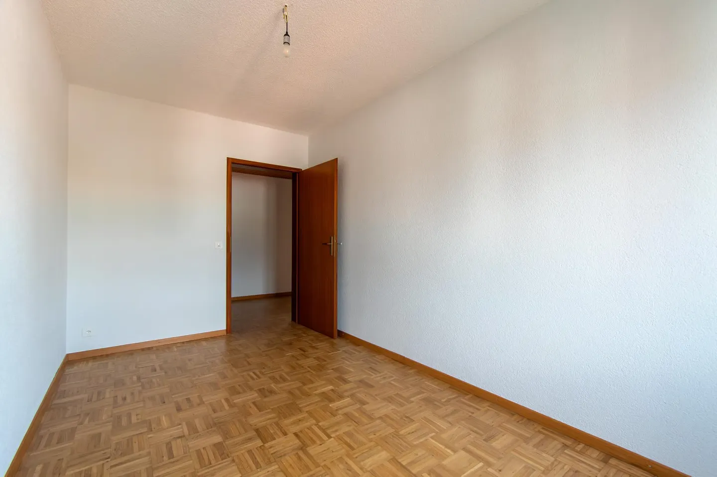 Charming 4.5-room apartment in a quiet, central location, near the cantonal hospital - Photo 11 of 13