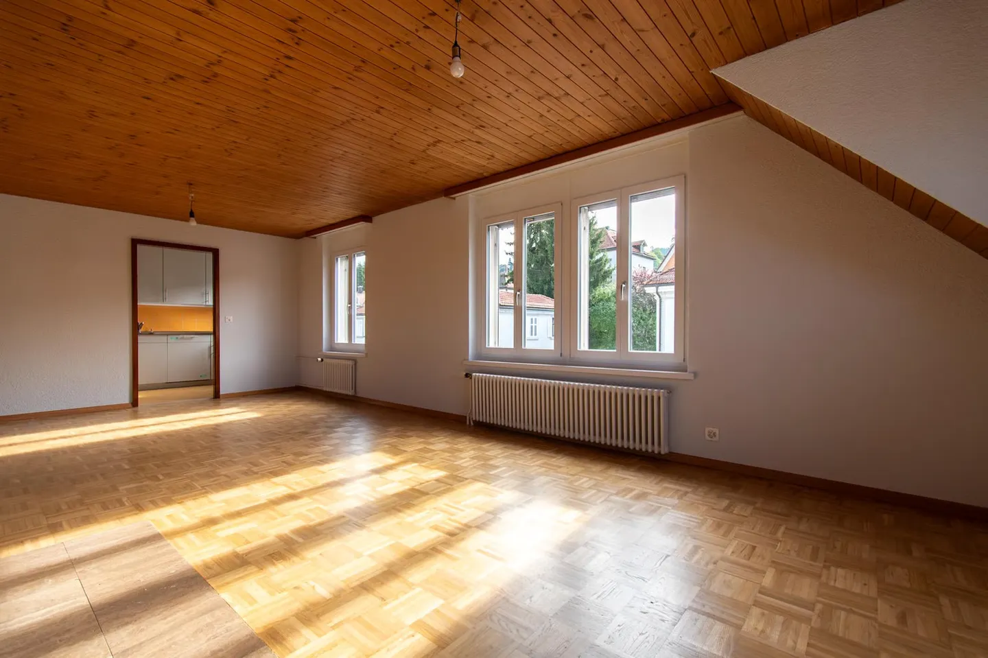 Charming 4.5-room apartment in a quiet, central location, near the cantonal hospital - Photo 4 of 13