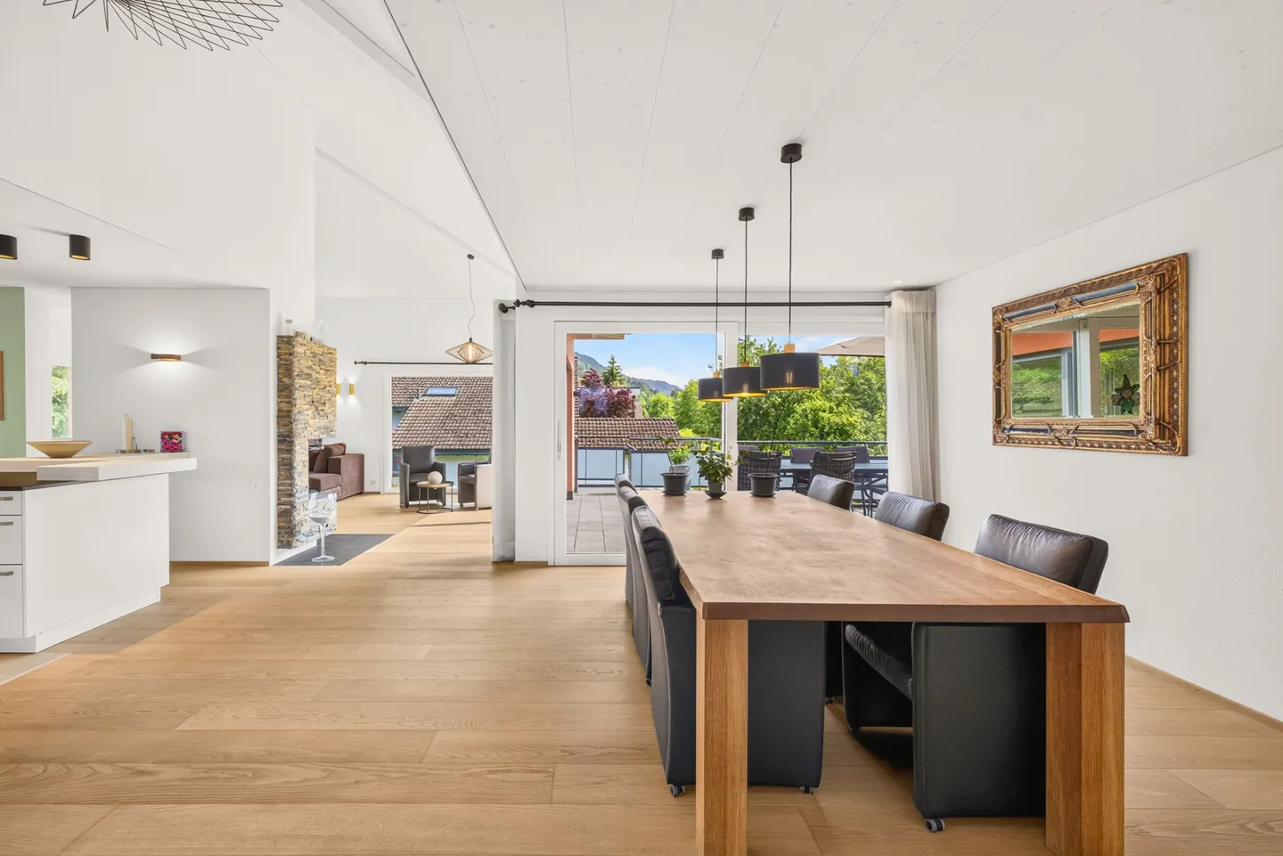 Luxury Family Home by the River - Photo 3 of 17