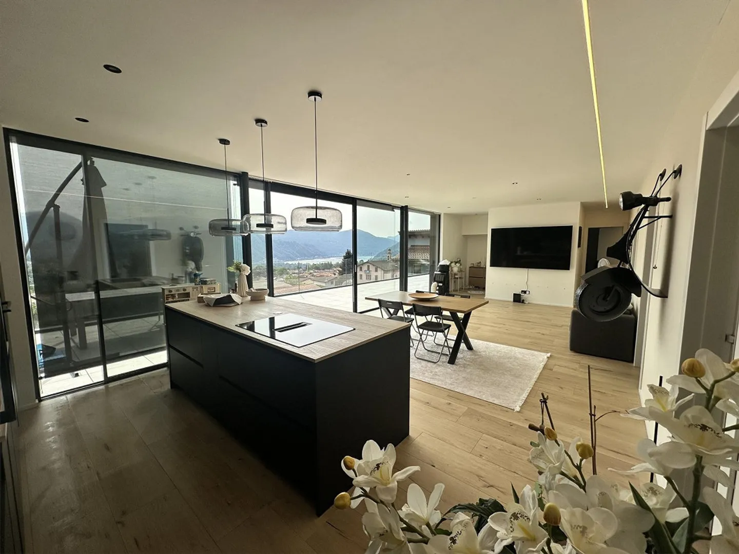 NEW AND SPACIOUS APARTMENT WITH PRIVATE LIFT AND LAKE VIEW - Photo 2 of 13