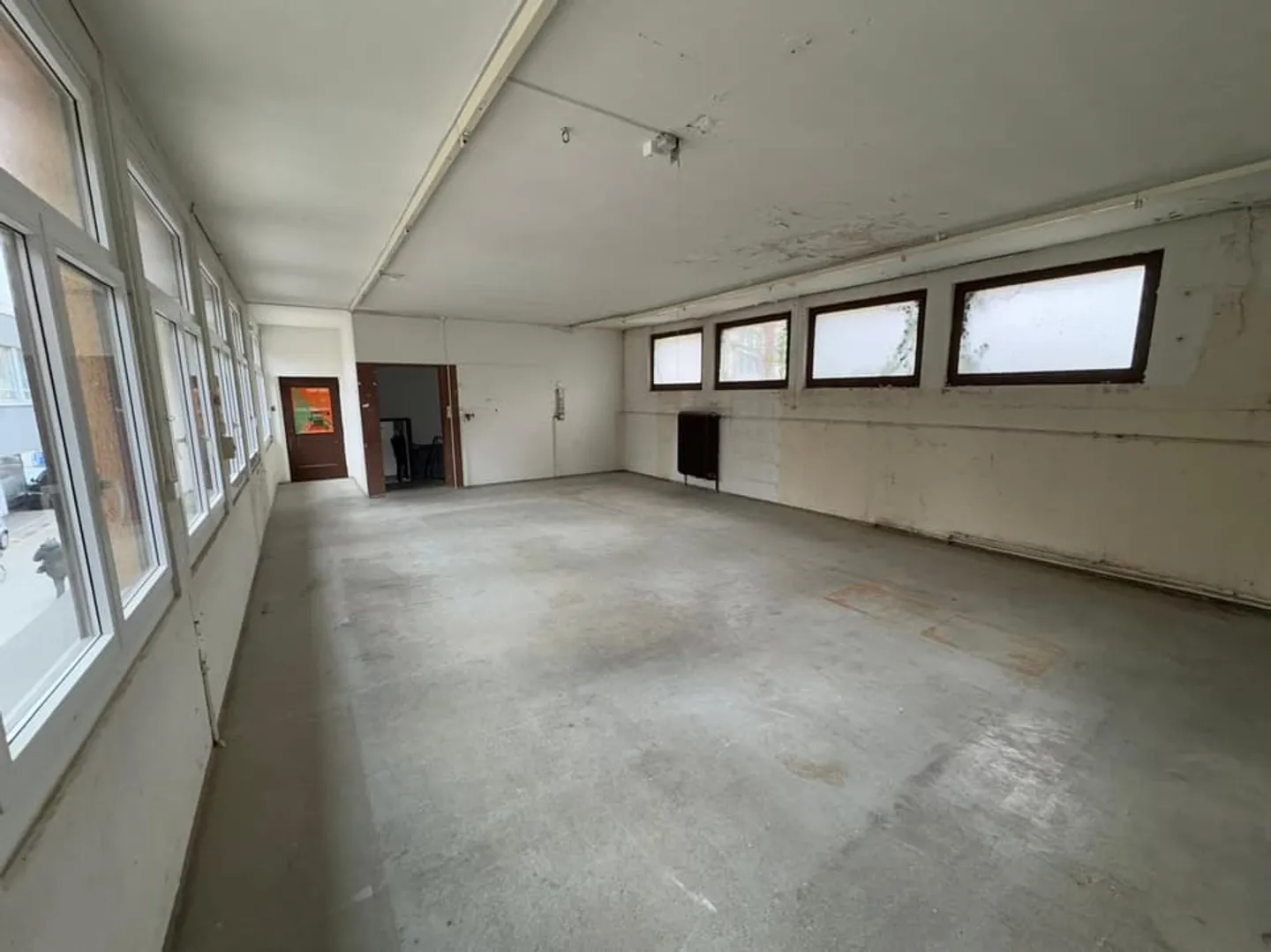 Commercial space for rent in the city center - Photo 2 of 5