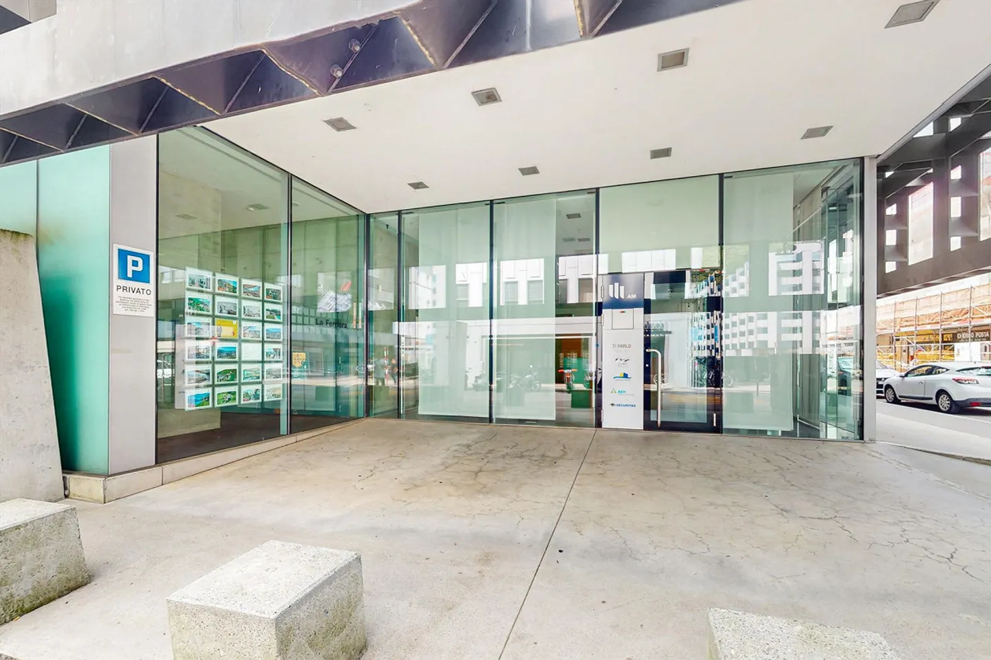 Donnez de la lumière à votre entreprise, espace commercial avec de grandes vitrines - Photo 1 sur 8
