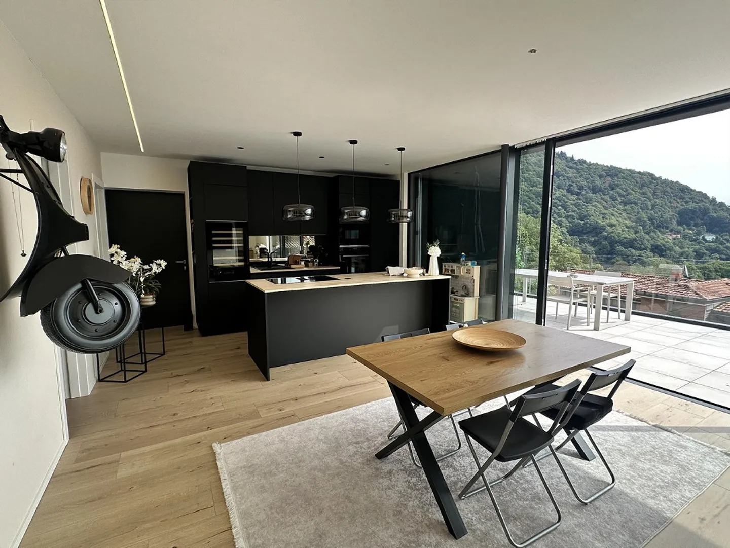 NEW AND SPACIOUS APARTMENT WITH PRIVATE LIFT AND LAKE VIEW - Photo 3 of 13