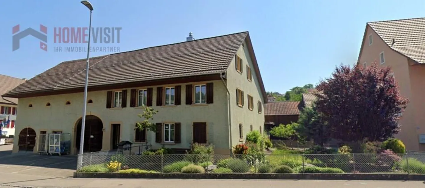 High-yield farmhouse in the village center with development potential - Photo 1 of 6