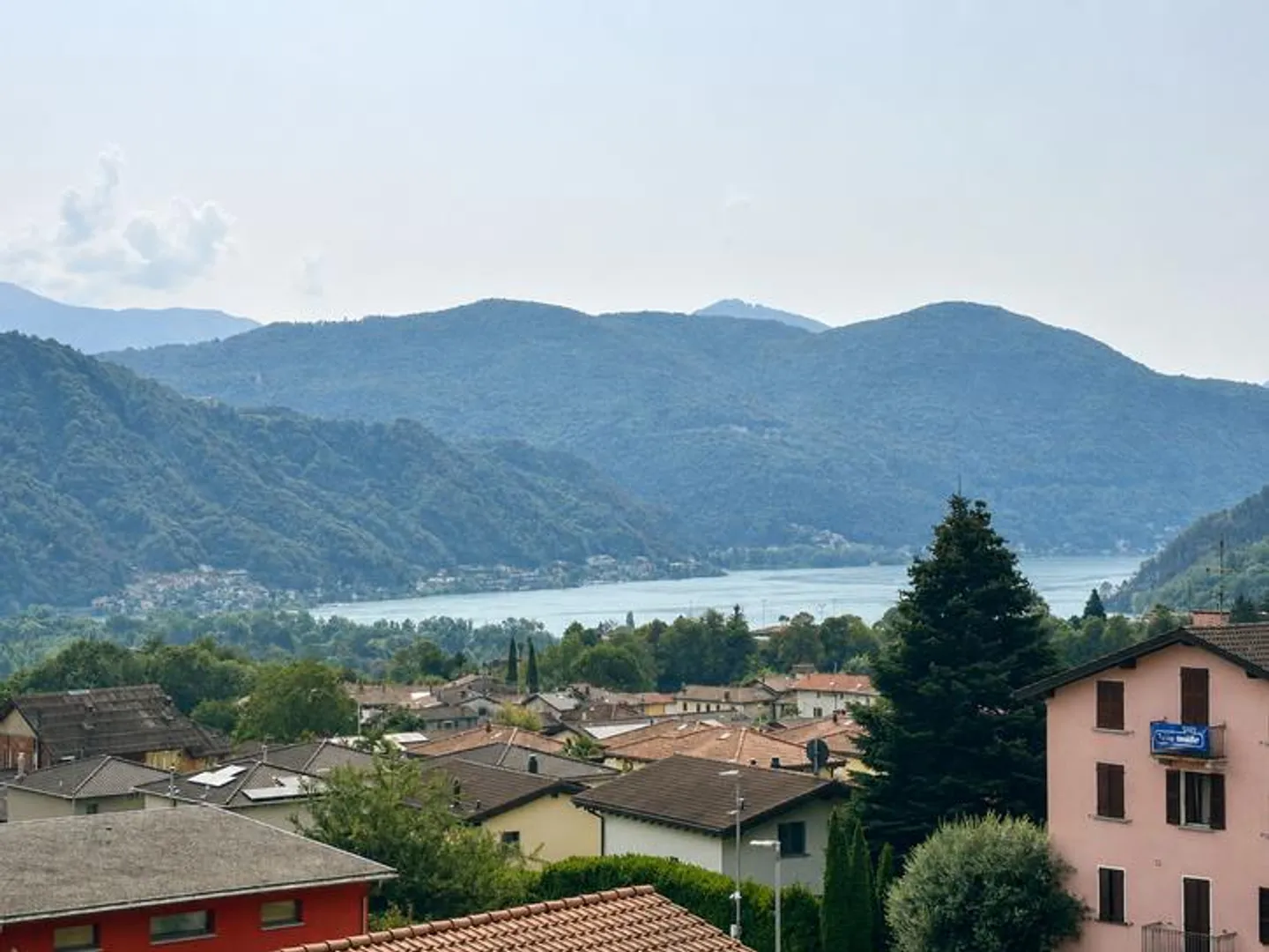 NEW AND SPACIOUS APARTMENT WITH PRIVATE LIFT AND LAKE VIEW - Photo 11 of 13