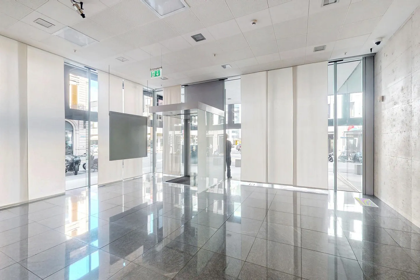 Donnez de la lumière à votre entreprise, espace commercial avec de grandes vitrines - Photo 3 sur 8