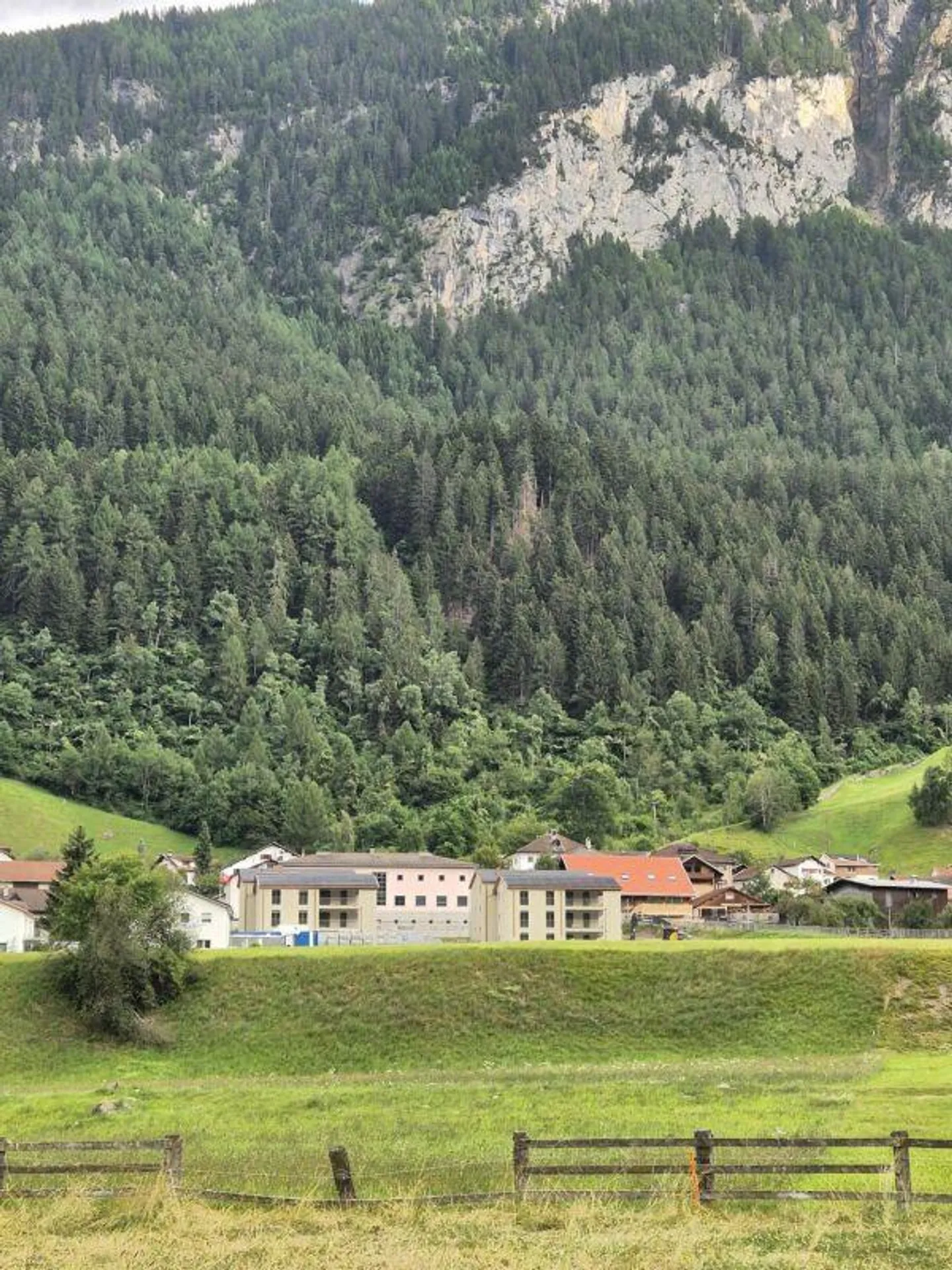 Appartamento 3.5 stanze, in mezzo alle montagne - in mezzo al villaggio - Foto 4 di 9