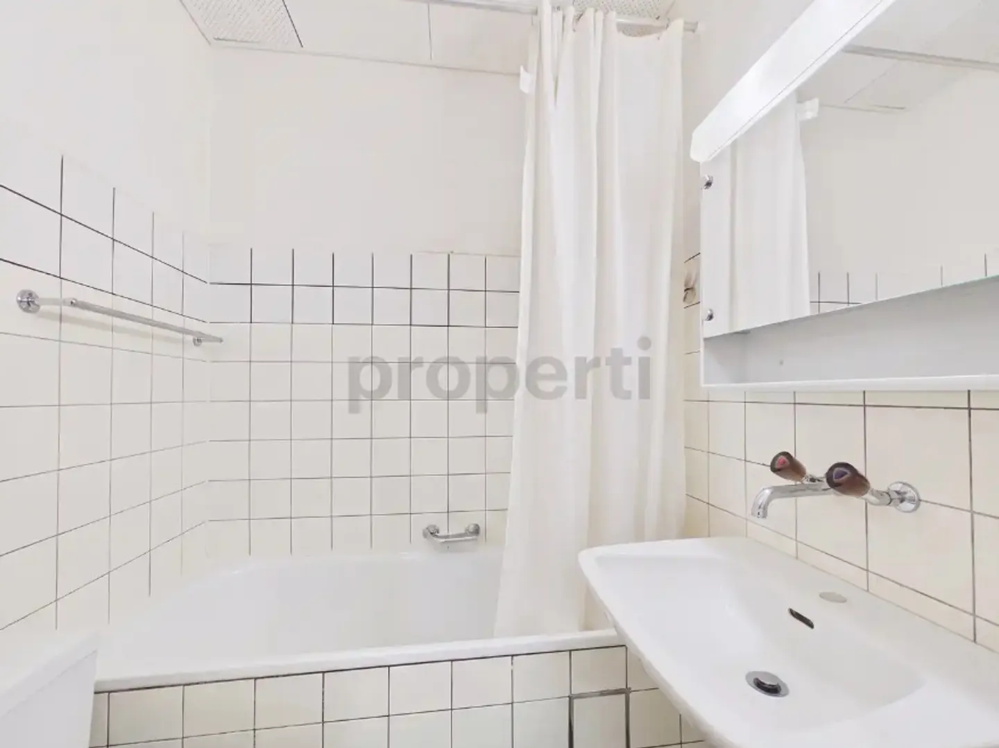 Well-maintained multi-family house in 4056 - Photo 11 of 13