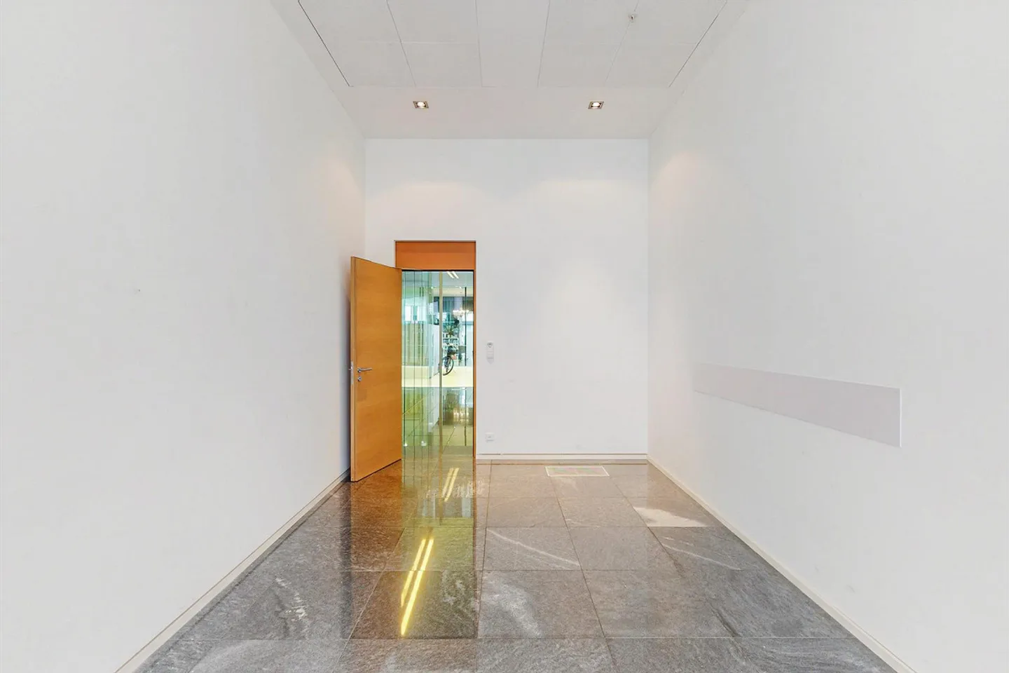 Donnez de la lumière à votre entreprise, espace commercial avec de grandes vitrines - Photo 8 sur 8
