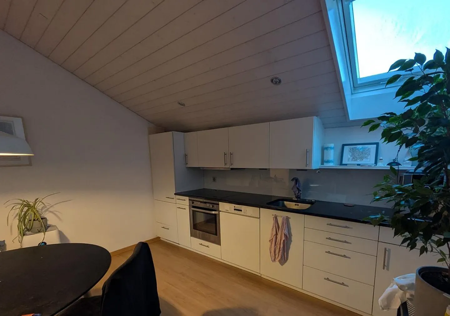 2.5-room attic apartment - New tenant from mid-November 2026 - Photo 3 of 4