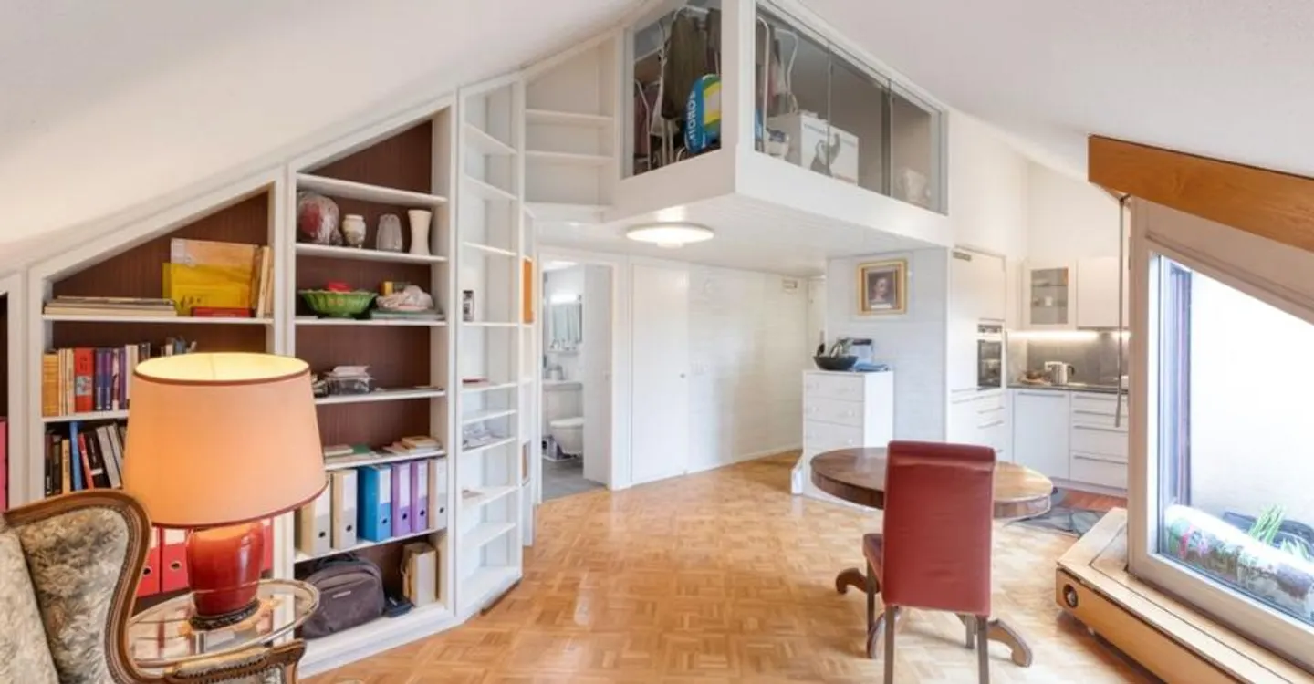 Character duplex with balcony, attic volumes and rare charm - Photo 1 of 10