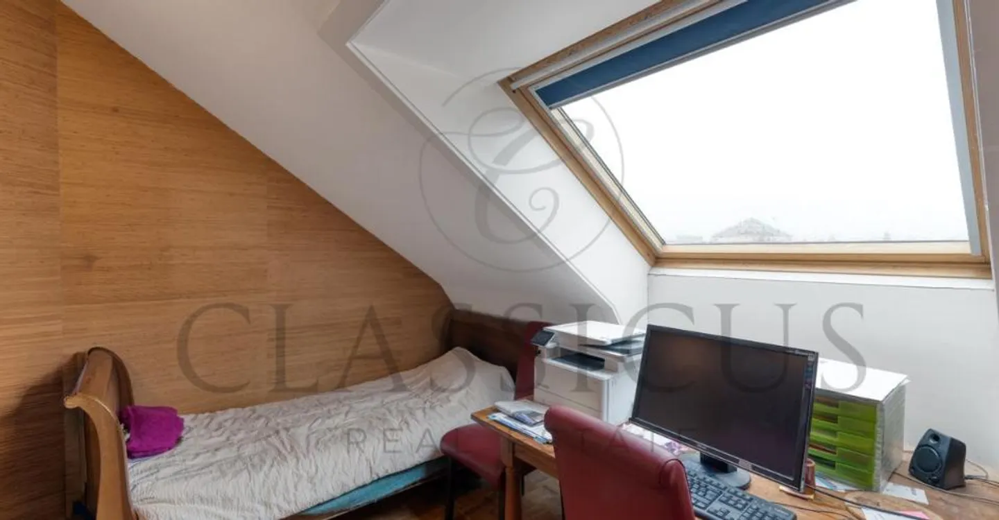 Character duplex with balcony, attic volumes and rare charm - Photo 5 of 10