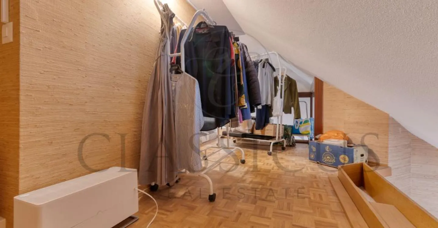 Character duplex with balcony, attic volumes and rare charm - Photo 7 of 10
