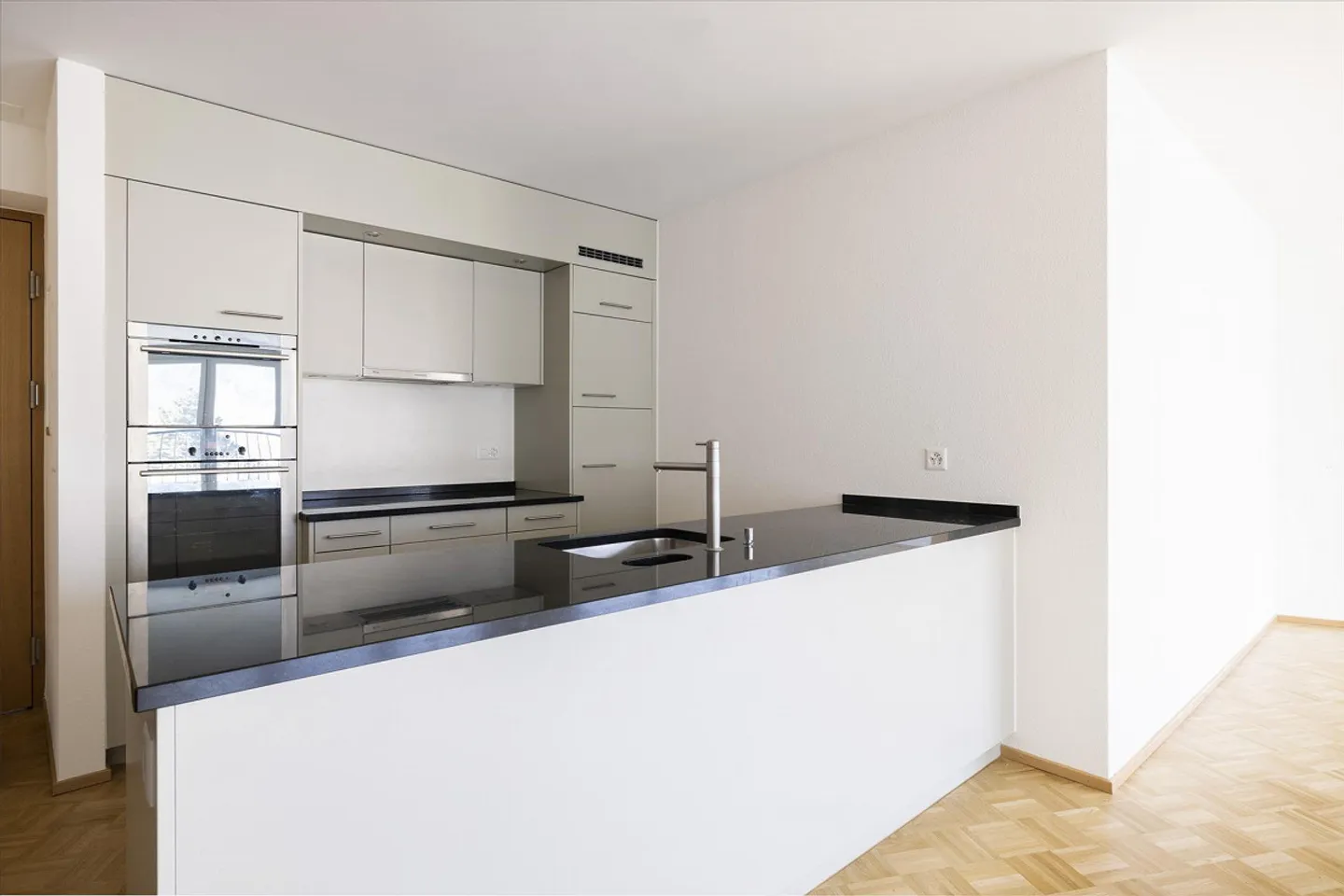Renting without deposit - Central location with large rooftop terrace - Photo 4 of 8