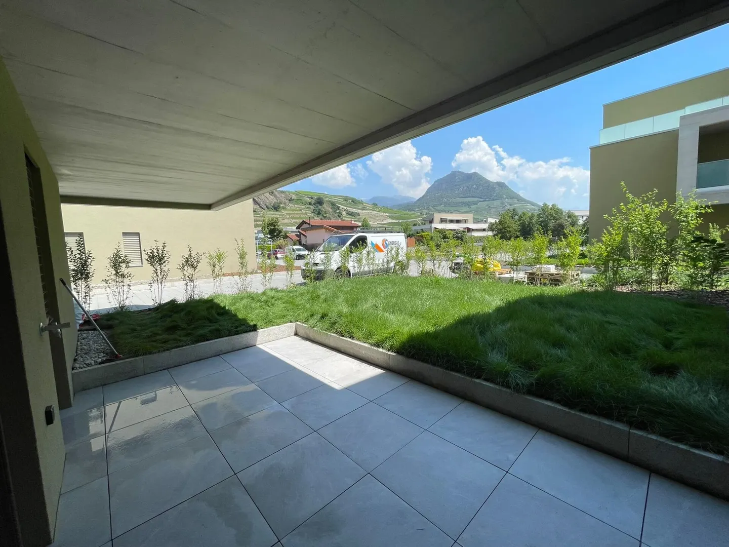 Nuovo a Uvrier, magnifico appartamento al piano giardino con prato privato - Foto 2 di 6