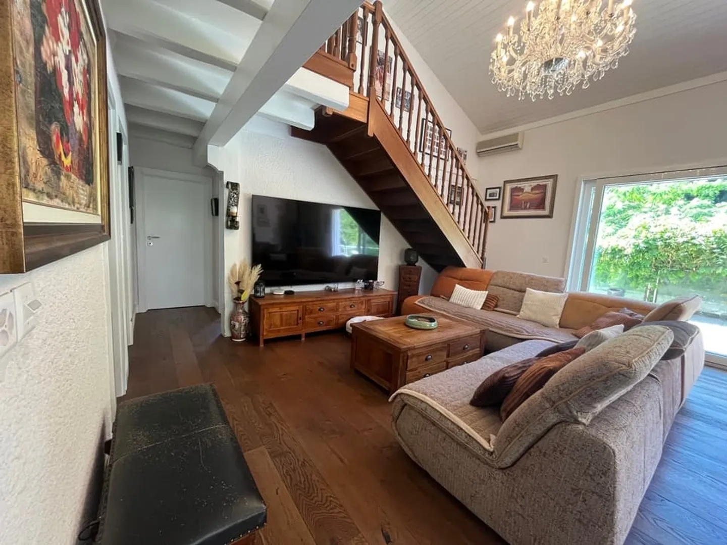 This magnificent villa with pool is for sale - Photo 3 of 7