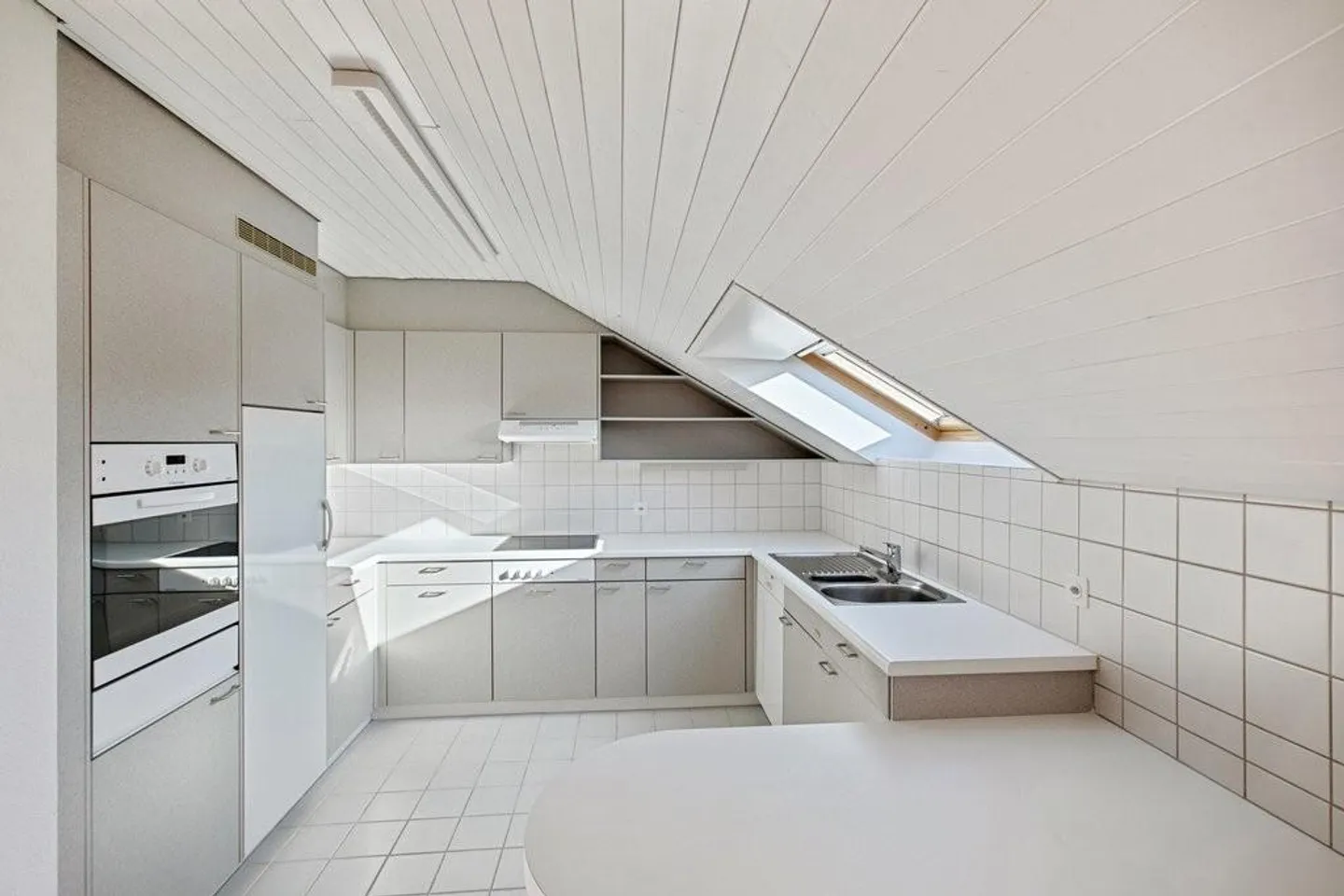 Willkommen in Ihrer charmanten Dachwohnung! - Foto 2 von 12