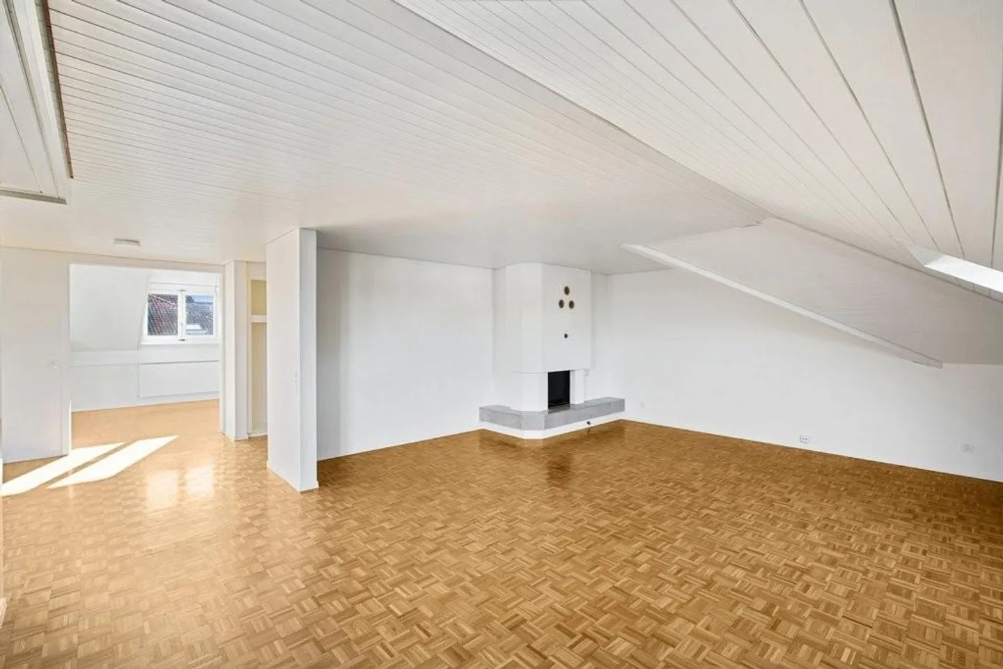 Willkommen in Ihrer charmanten Dachwohnung! - Foto 4 von 12