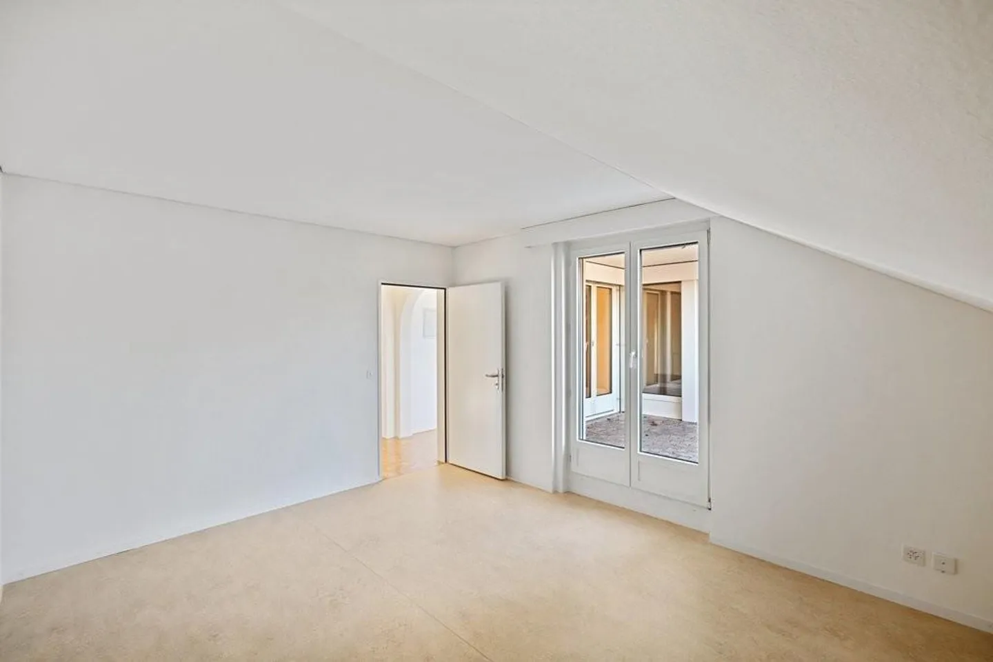 Willkommen in Ihrer charmanten Dachwohnung! - Foto 8 von 12