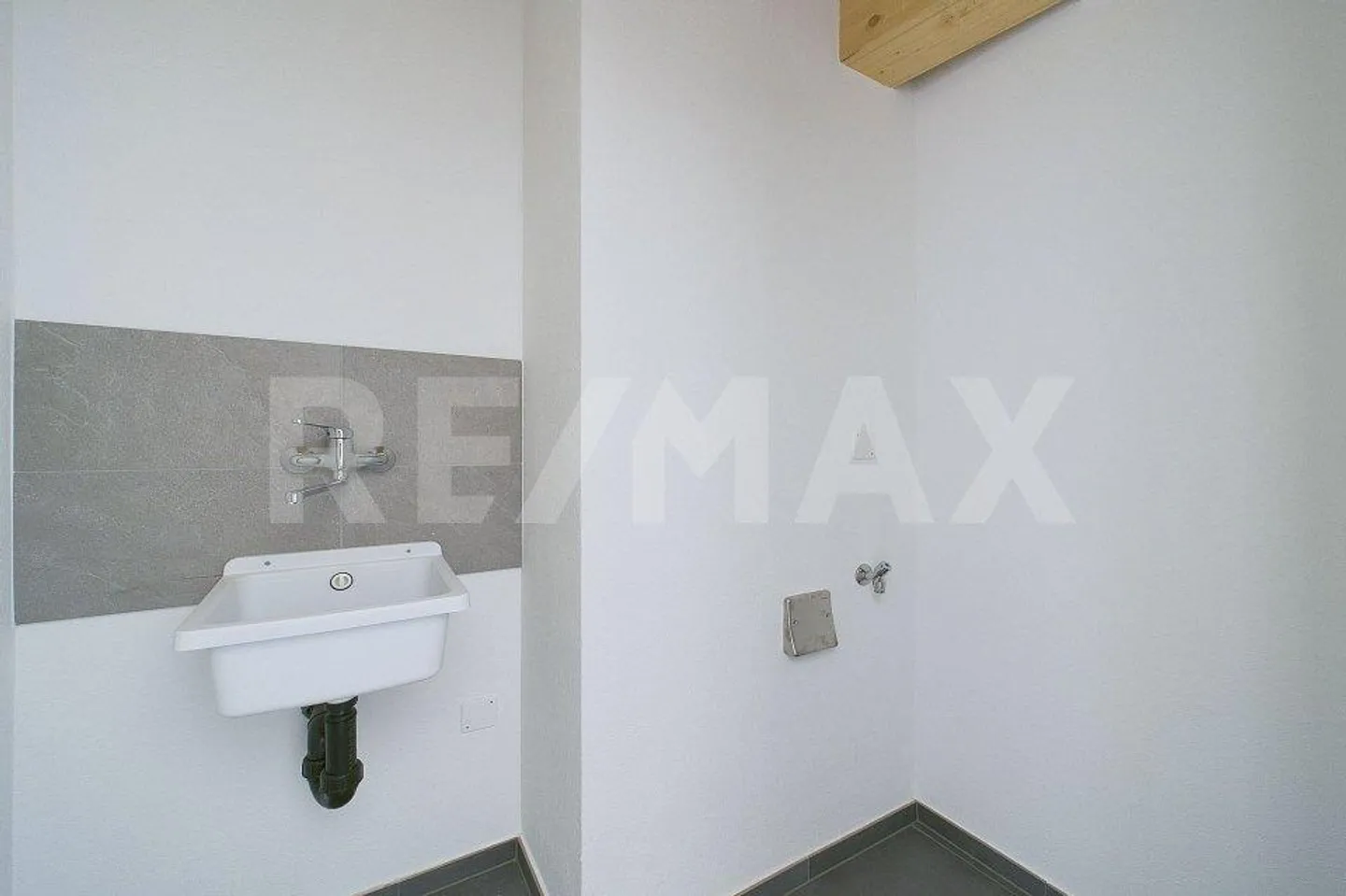 Appartement élégant de 3 pièces avec vue imprenable au cœur de Lopagno - Photo 13 sur 13