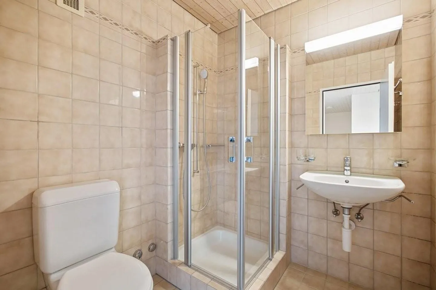 Willkommen in Ihrer charmanten Dachwohnung! - Foto 6 von 12